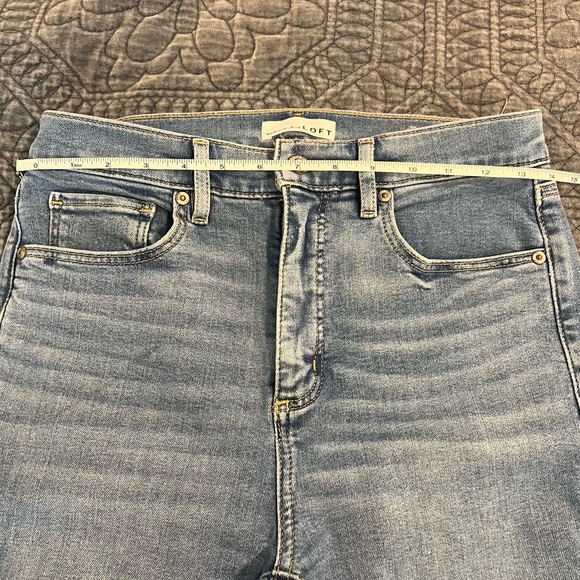 LOFT High Rise Skinny Distressed Jean. Light wash 4/27 - Picture 2 of 14